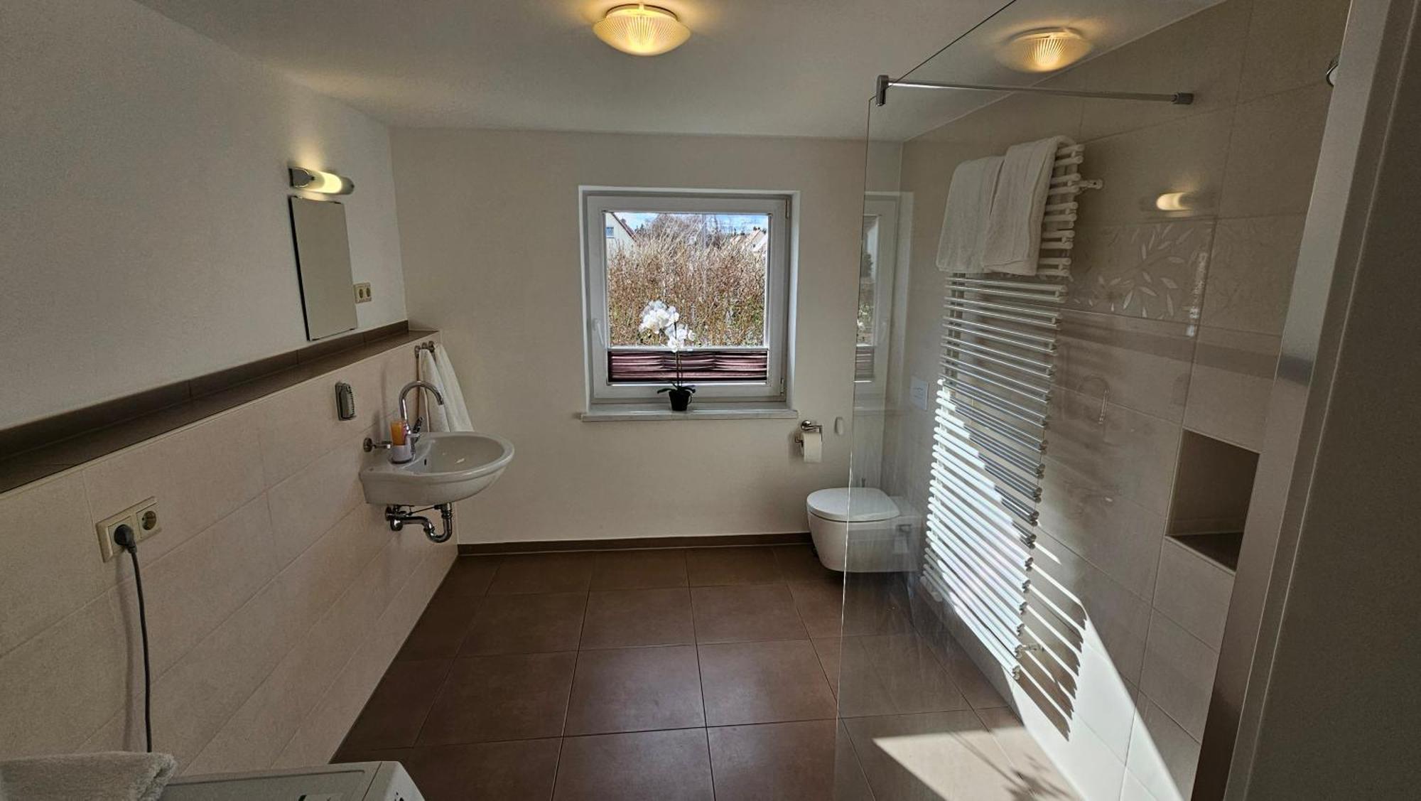 Sehr Schoenes Und Grosses Haus In Dresden - Partys Und Andere Feierlichkeiten Sind Wegen Eventueller Laermbelaestigung Nicht Gestattet Bagian luar foto